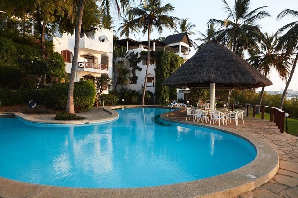 Tamarind Village Hotel Apartments Mombasa Exterior photo